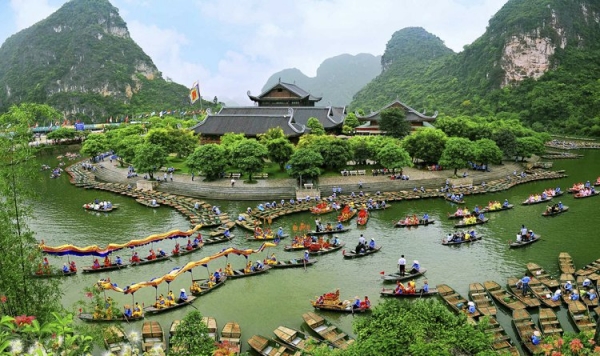 Discover Hoa lu and Bich Dong Grotto